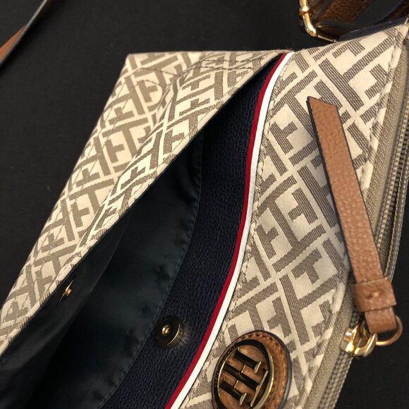 Tommy Hilfiger Monogram Crossbody Purse. - Picture 6 of 11